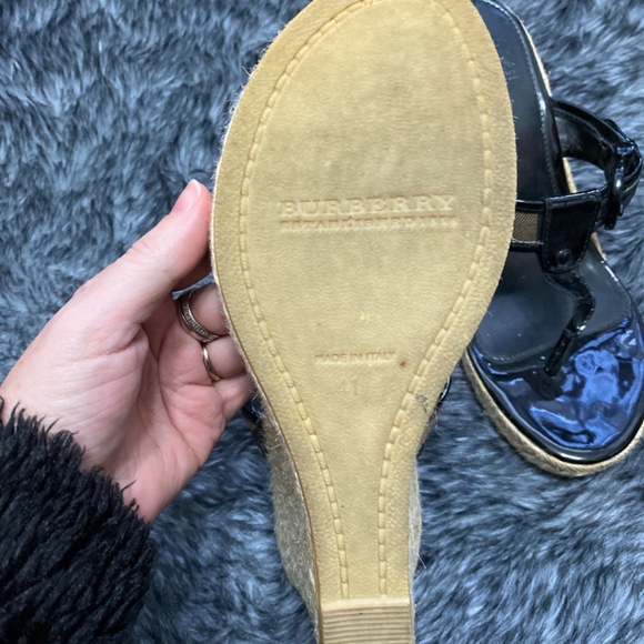 Authentic Burberry Women's Black and Tan Sandals wedge Espadrille Size 4… - Picture 4 of 4
